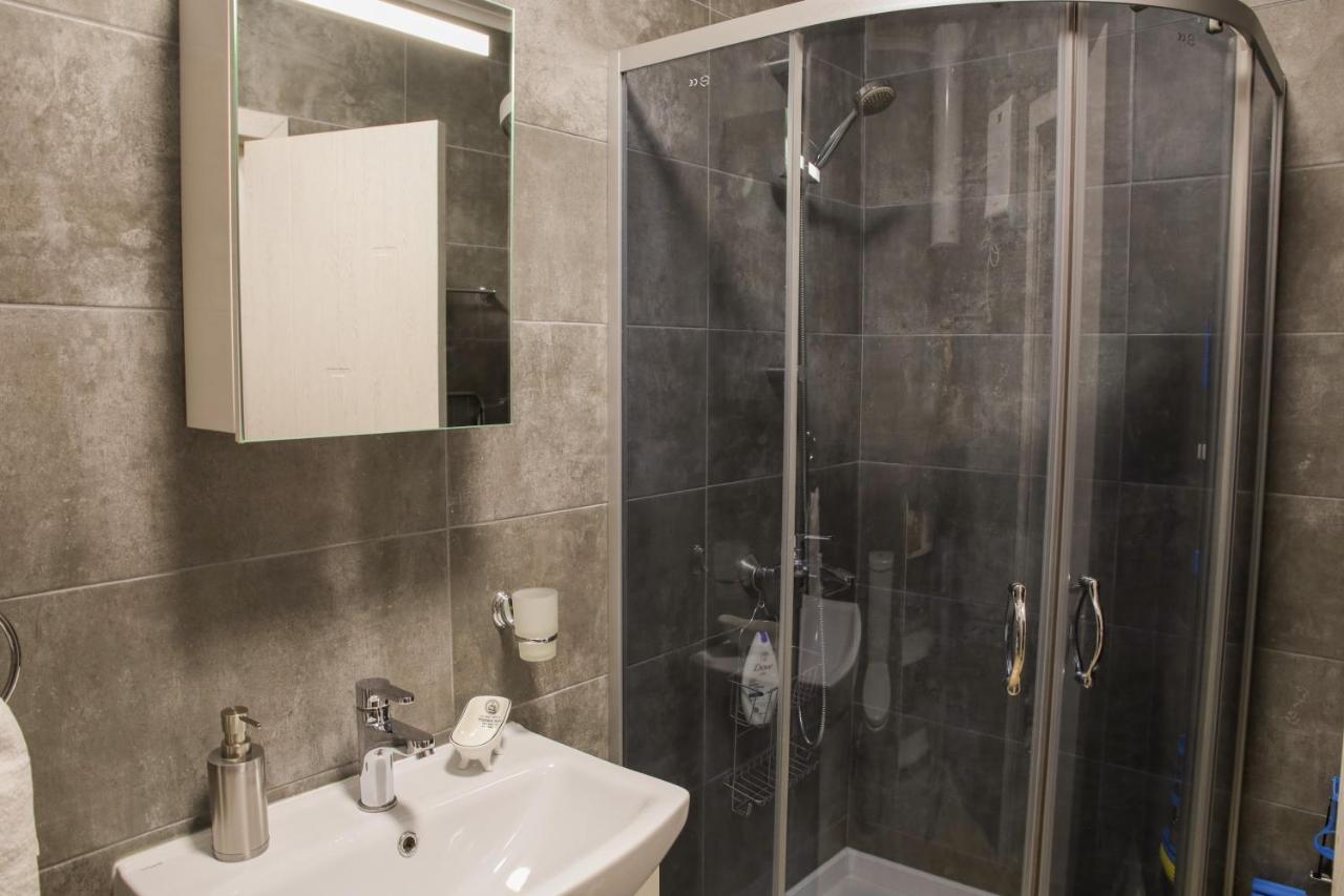 Mall Of - Urbanlux Retreat, Free Parking Appartement